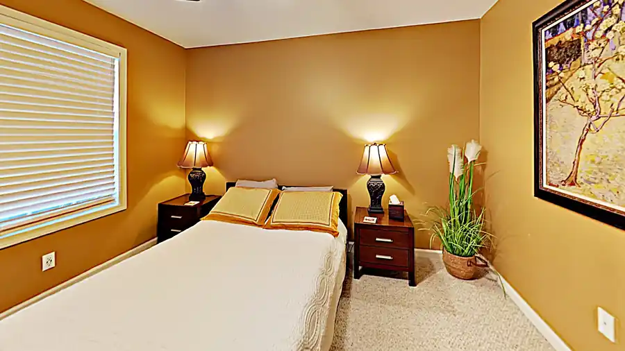 Double bedroom (upstairs, shared bath)